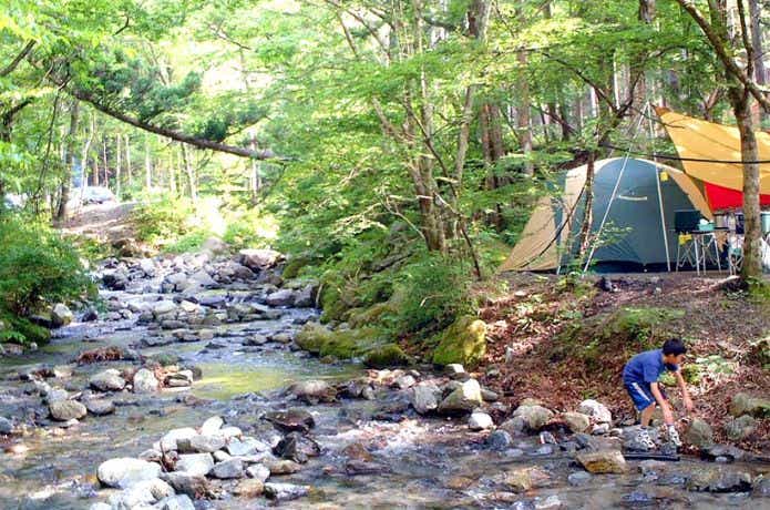 道志の森キャンプ場の川辺
