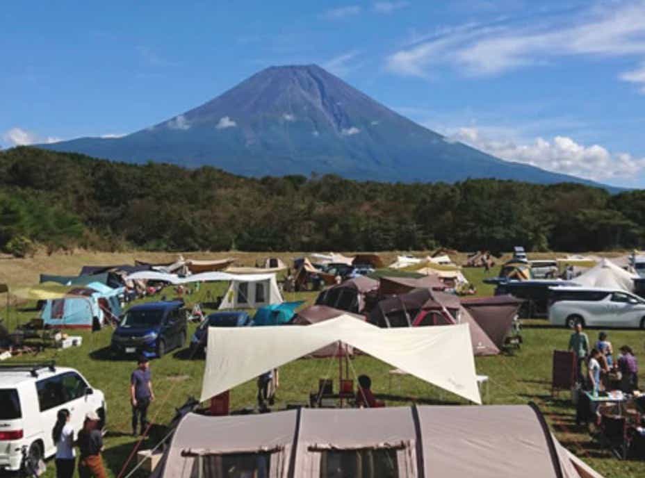 開放感抜群の広大なキャンプ場。サイトの種類も豊富