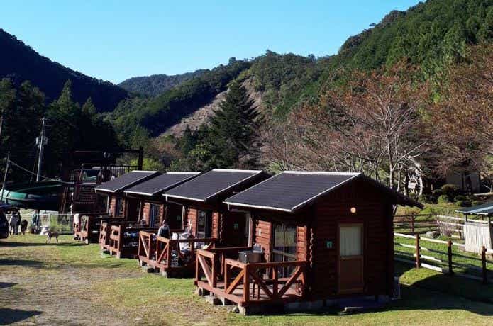 円満地公園オートキャンプ場のバンガロー