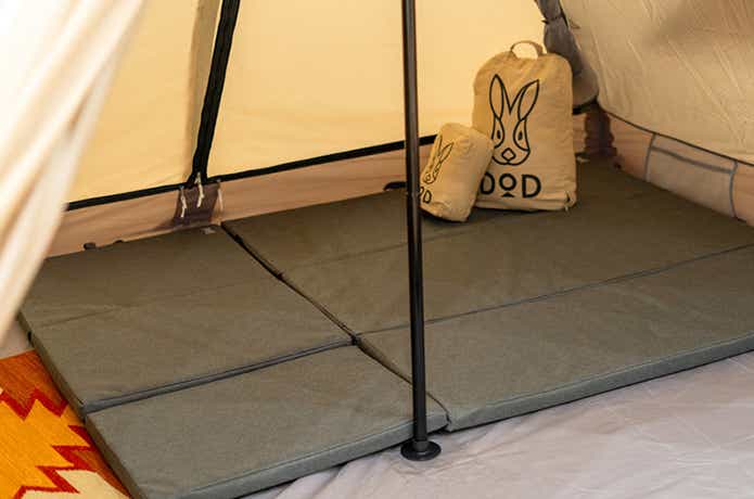 外でもゴロゴロしたい】DOD新作は、“キャンプを靴下”で過ごせる