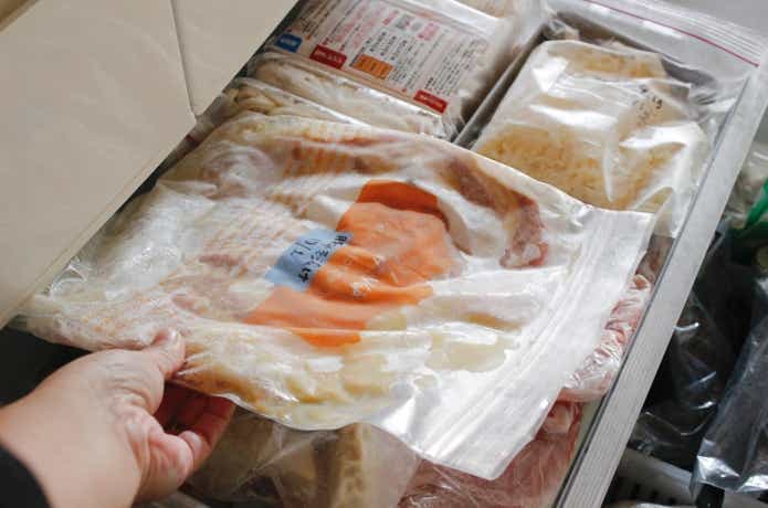 下味つけたお肉を冷凍してある