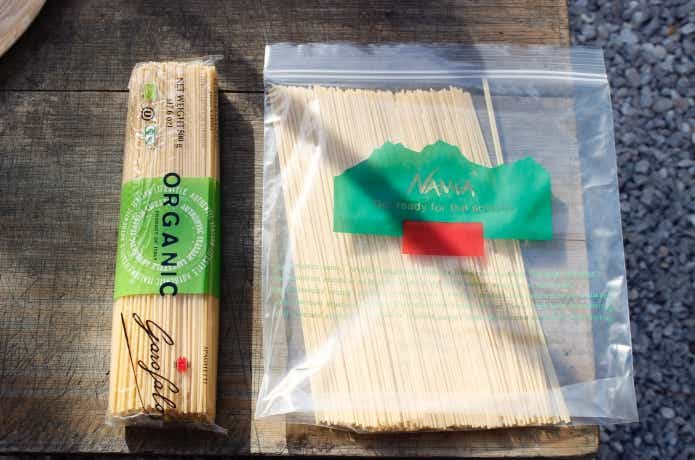 パスタの乾麺を入れてある