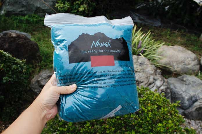 薄手のシュラフを圧縮収納した図