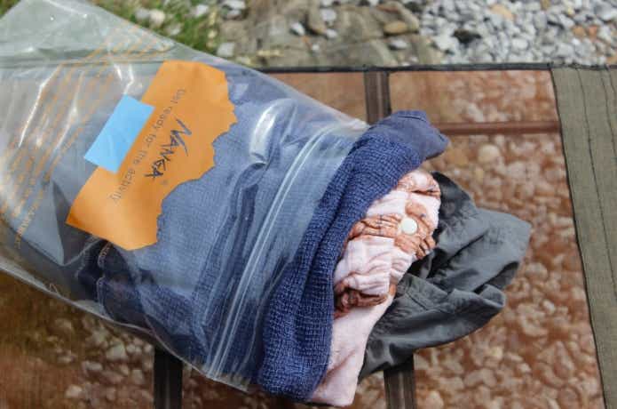 濡れたタオルと洋服を入れている