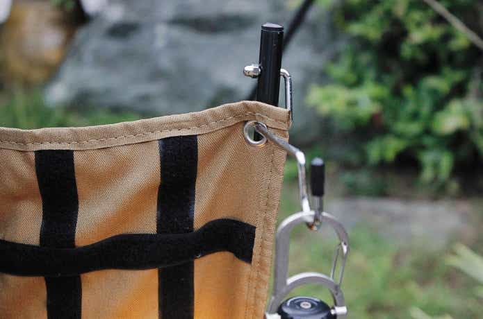 ランタンスタンドを2台使って、テーブルに吊り下げている