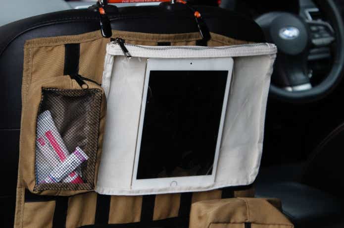 クリアポーチにiPadミニを入れている