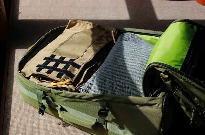 ユニットシステムシリーズをパッキングしている