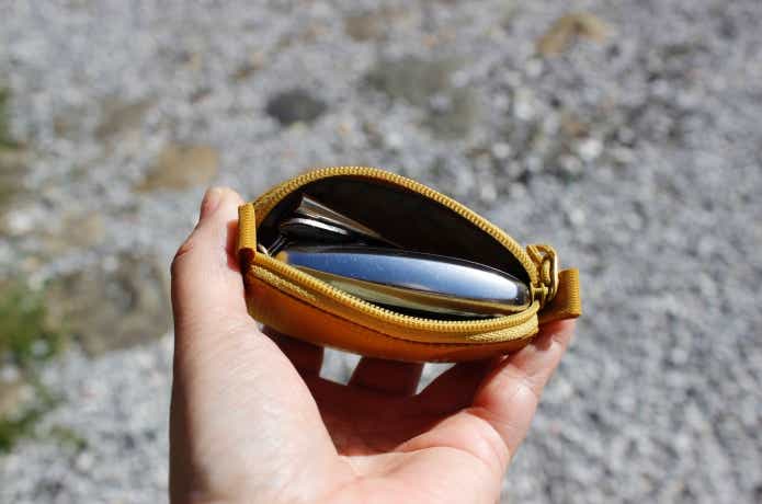 コインパースに車の鍵が収まっている