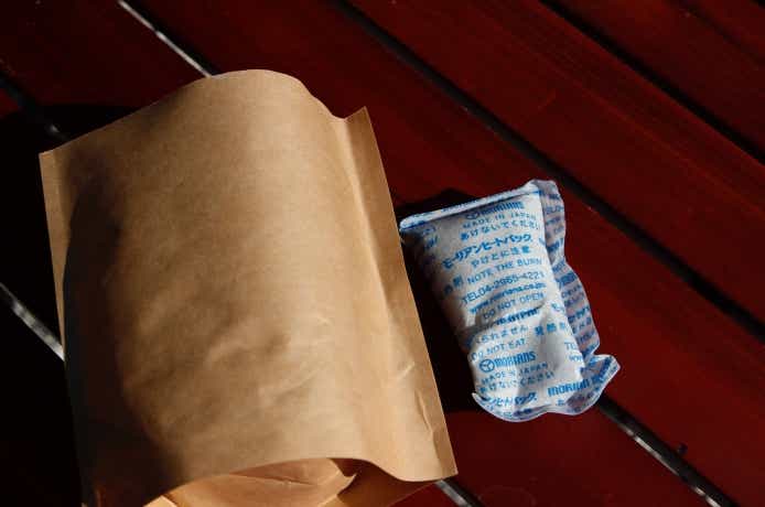 加熱袋と使用済みの発熱剤