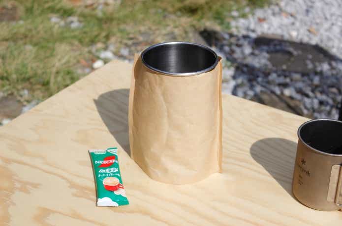 携帯おかん器にステンレスカップを入れてある