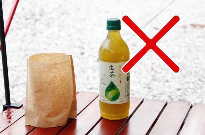 ペットボトルに×