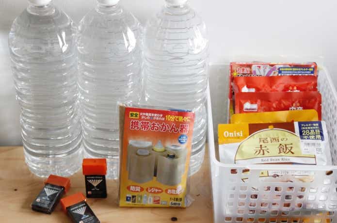 携帯おかん器を防災グッズと一緒に置いてある