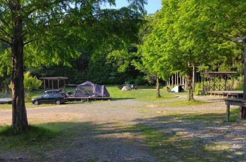 ススキで有名な曽爾高原のキャンプ場。温泉に隣接