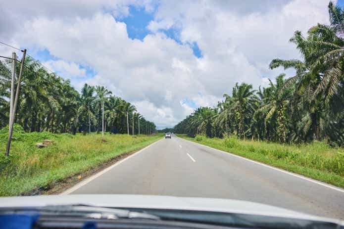 キナバル山のあるラナウを後にし、次に目指すのはオランウータンの保護施設がある街、サンダカン