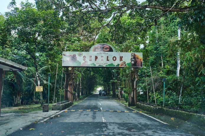 到着したセピロク・オランウータン・リハビリセンターの入り口