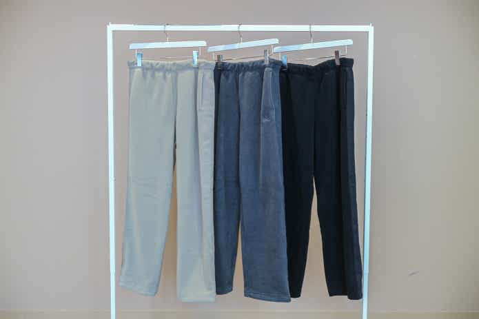 ユニクロ×ニードルズコラボのパンツ