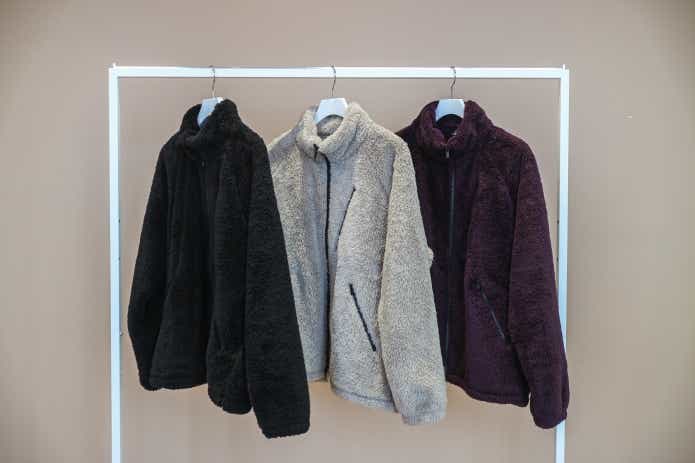 ユニクロ×ニードルズコラボのフリースジャケット