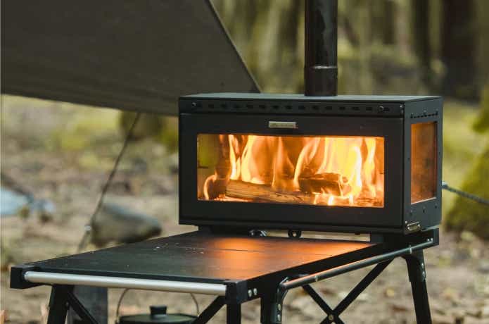 40cm薪も入る」のに「卓上サイズ」。Mt.SUMI新作は“薪ストーブ目