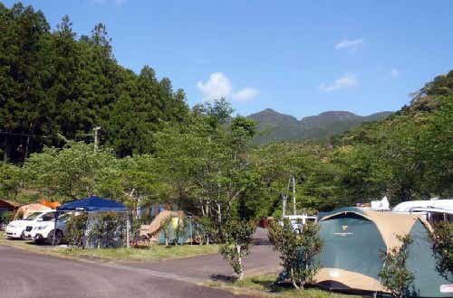 自然に囲まれた静かなキャンプ場。ソロ専用サイトあり