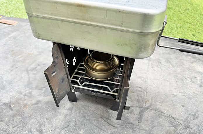 アルストを入れたマイクロストーブコンロ