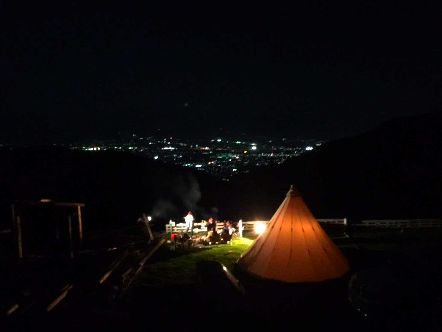 富士山と夜景を楽しめる。温泉も格別