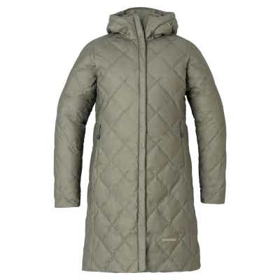 防水素材を使用したダウンコート。コンパクトになるので旅行にも活躍