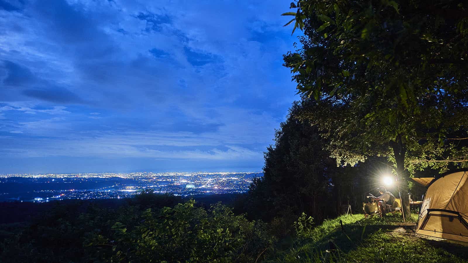 落ち着いた雰囲気と絶景が魅力のキャンプ場。バンガロー泊も可能