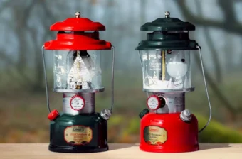【早い者勝ち】コールマンの限定“クリスマスランタン”が帰ってきた!しかも、2way仕様に進化ってマジか