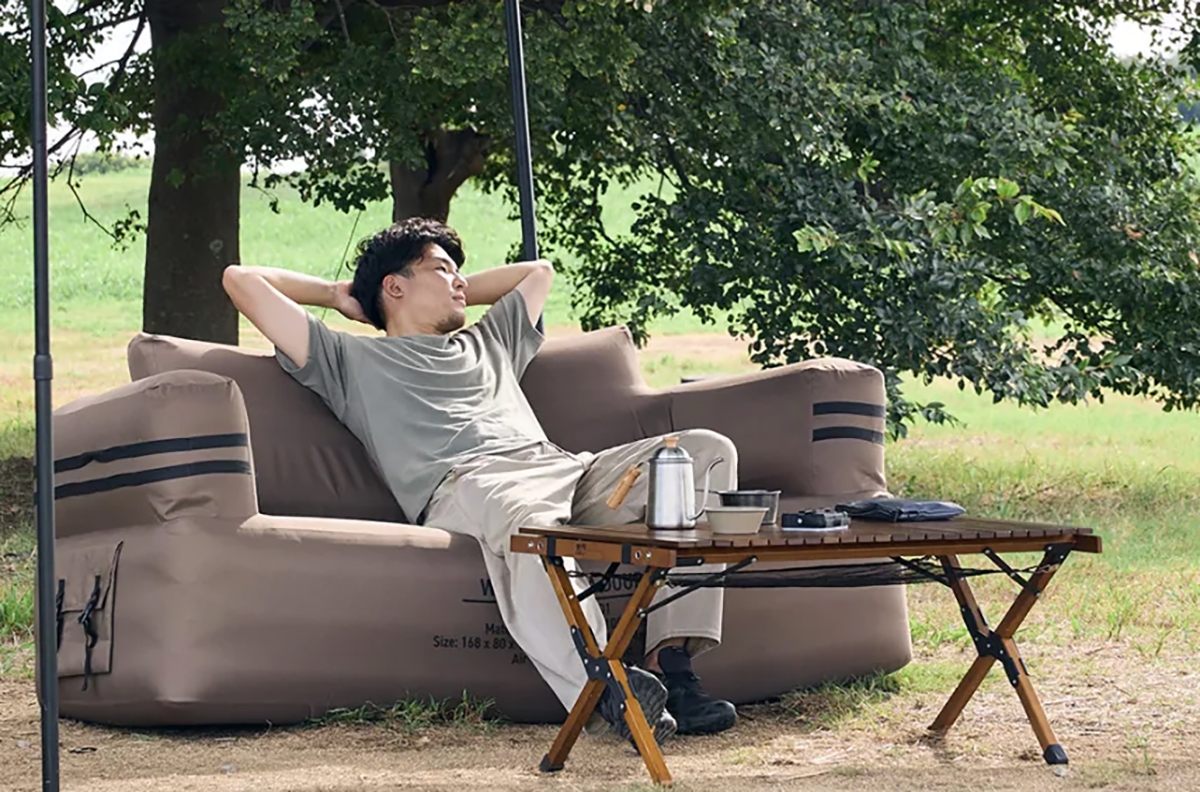 3分で“ふわモチ”エアソファに変身!WAQからキャンプをくつろぎリビング化する新定番ギア登場