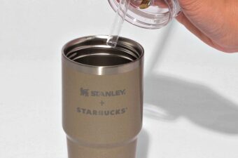 迷ってるとまた売り切れちゃう…！スタバ×スタンレーの定番コラボが再登場。10月31日夜から先行販売