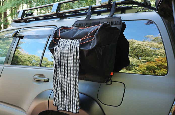 ルーフラックに取り付けたマルチシューズラック