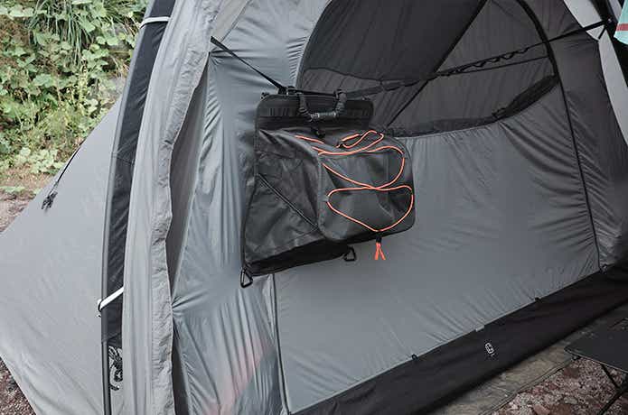 インナーテントに取り付けられたマルチシューズラック