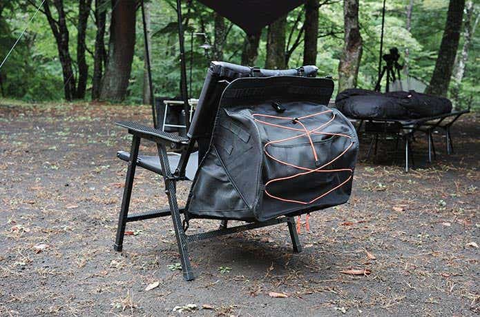 チェアに取り付けたマルチシューズラック