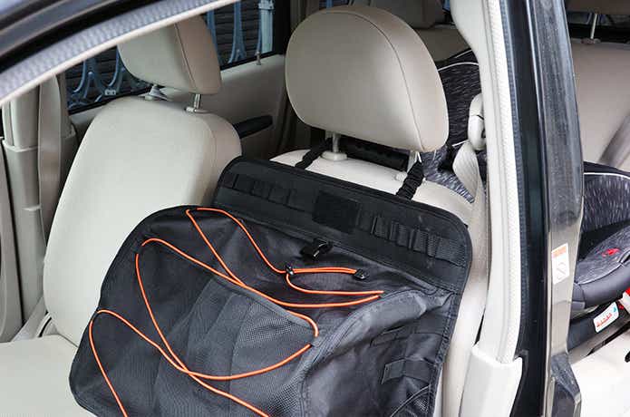 座席にセットしたマルチシューズラック