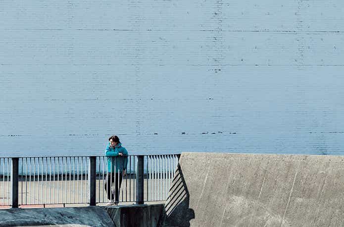 オーロラテックス ダウンジャケットイブキを着た男性