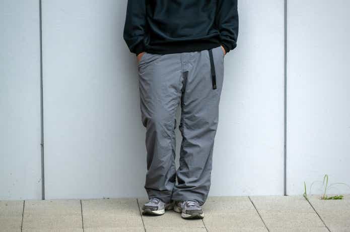 GRAMICCIのナイロントラックパンツwithオクタ着用図