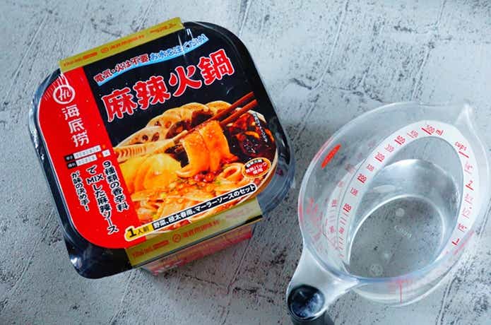 海底撈（カイテイロウ）の麻辣火鍋と水