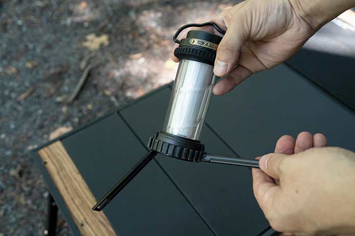 棒を下ろして脚を作っているところ