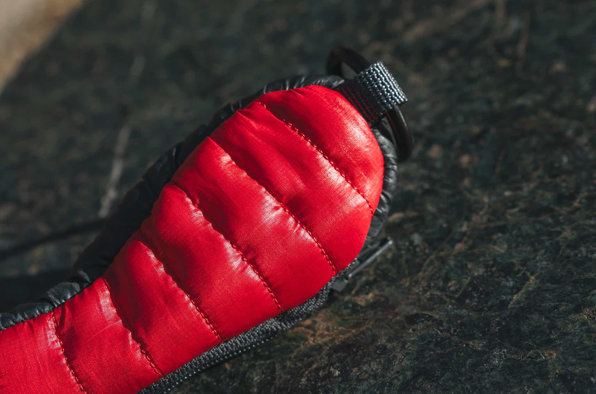 NANGA_ミニスリーピングバッグキーホルダー_背中