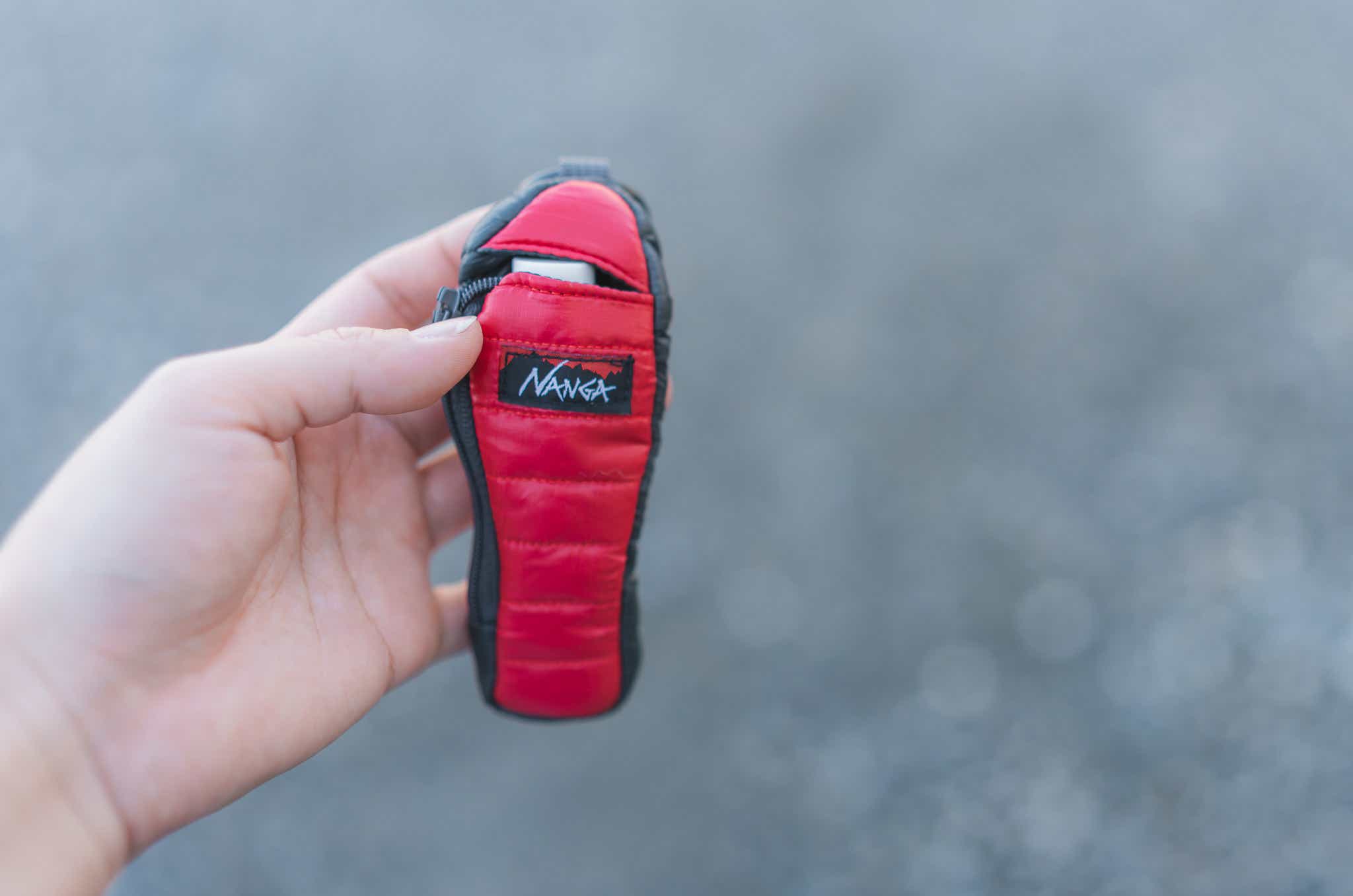 NANGA_ミニスリーピングバッグキーホルダー_リップ収納