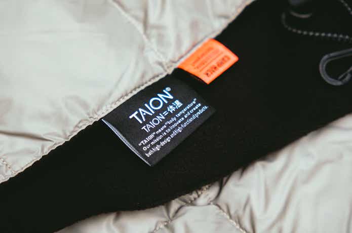 TAION×CAMP HACKのダウンブランケット