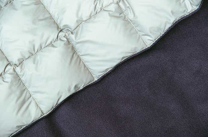 TAION×CAMP HACKのダウンブランケット