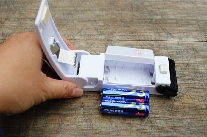 イージーシーラーの電池ポケット