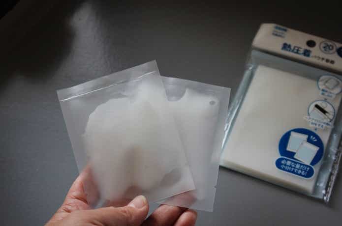 熱圧着パウチ容器をイージーシーラーした様子