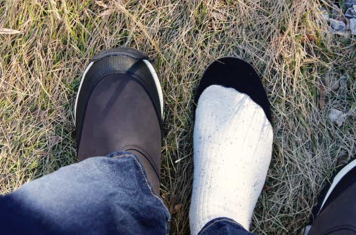 Mサイズのインソールに足をのせている