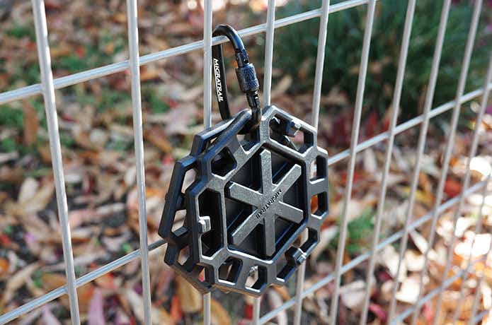 カラビナでまとめたジオメトリックプレート