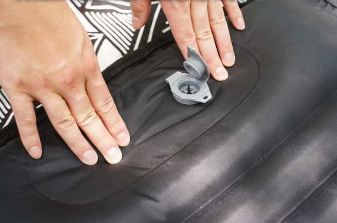 ThousWinds「エアマットレスキャンプベッド」