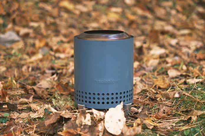 地面に置いたソロストーブ メサ