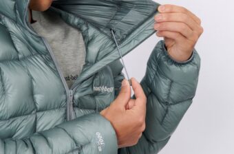 薄くて軽い！なのに暖かいッ…！一着持っておくと便利すぎる理想のアウター4選