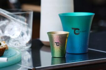 【わずか47g】大容量300mlの「チタンぐび呑み」が美しすぎる。“日本酒をたっぷり飲める”新作は11月28日発売！